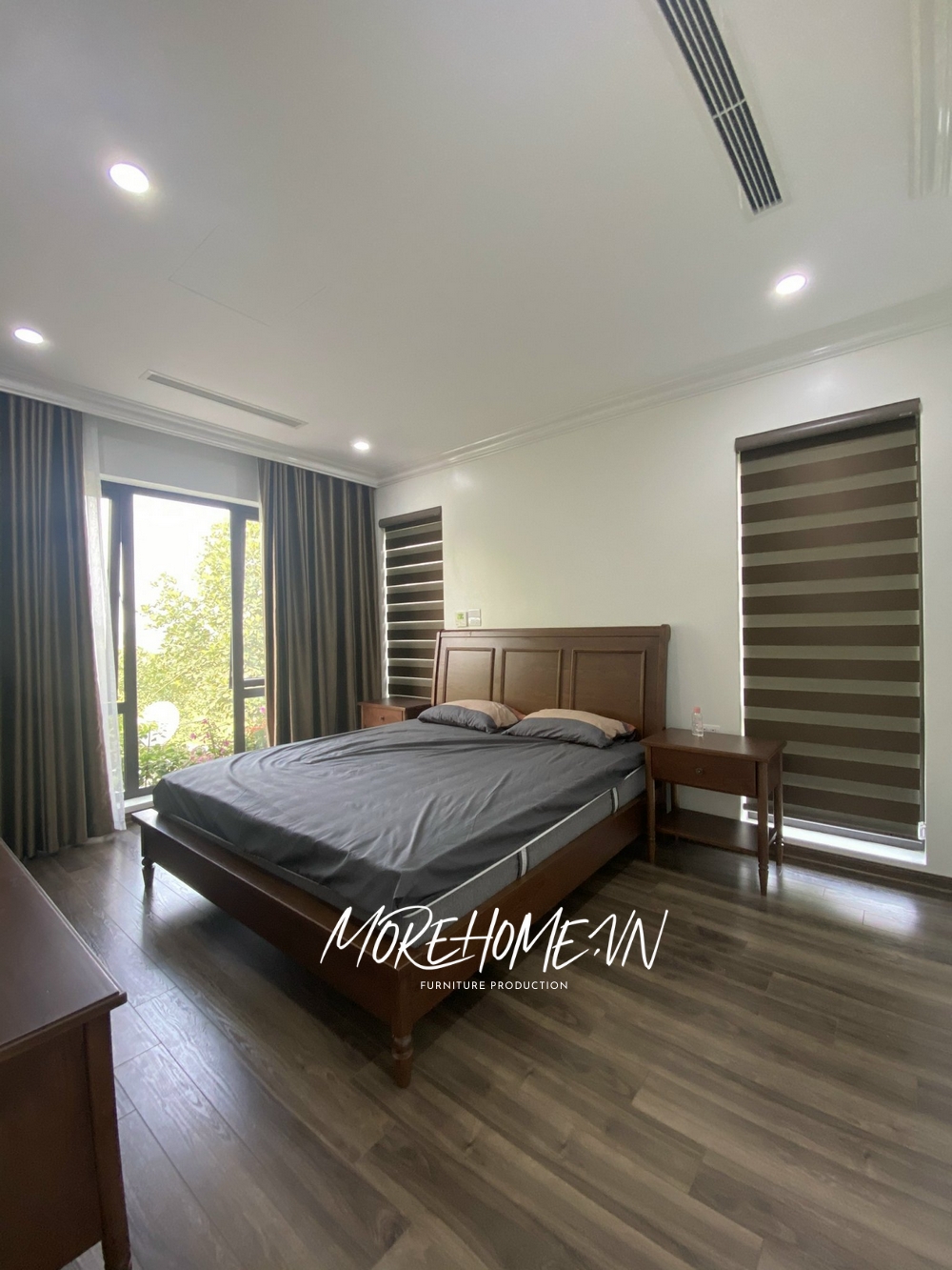 Tab đầu giường gỗ tự nhiên có chân hiện đại tinh tế tô điểm trang trí cho không gian